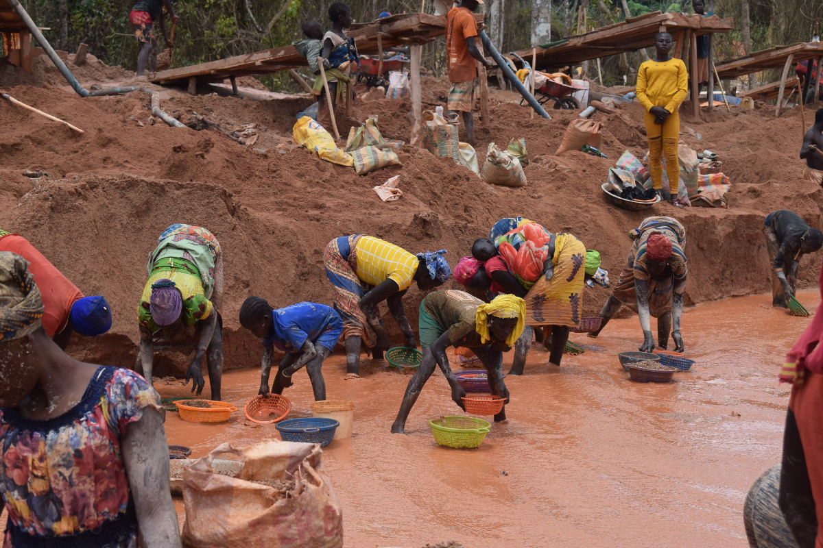 Cameroon Seals 30 Mining Sites After Scores Of Miners Incl Children 